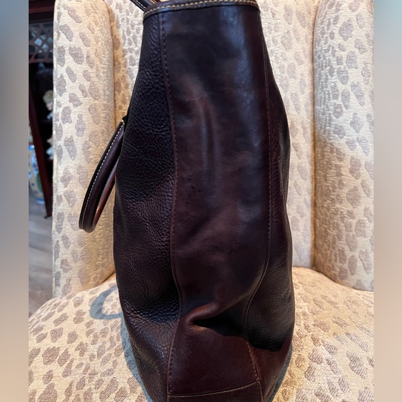 Dooney & Bourke Editor’s Travel Tote Retail $298 - Picture 5 of 12